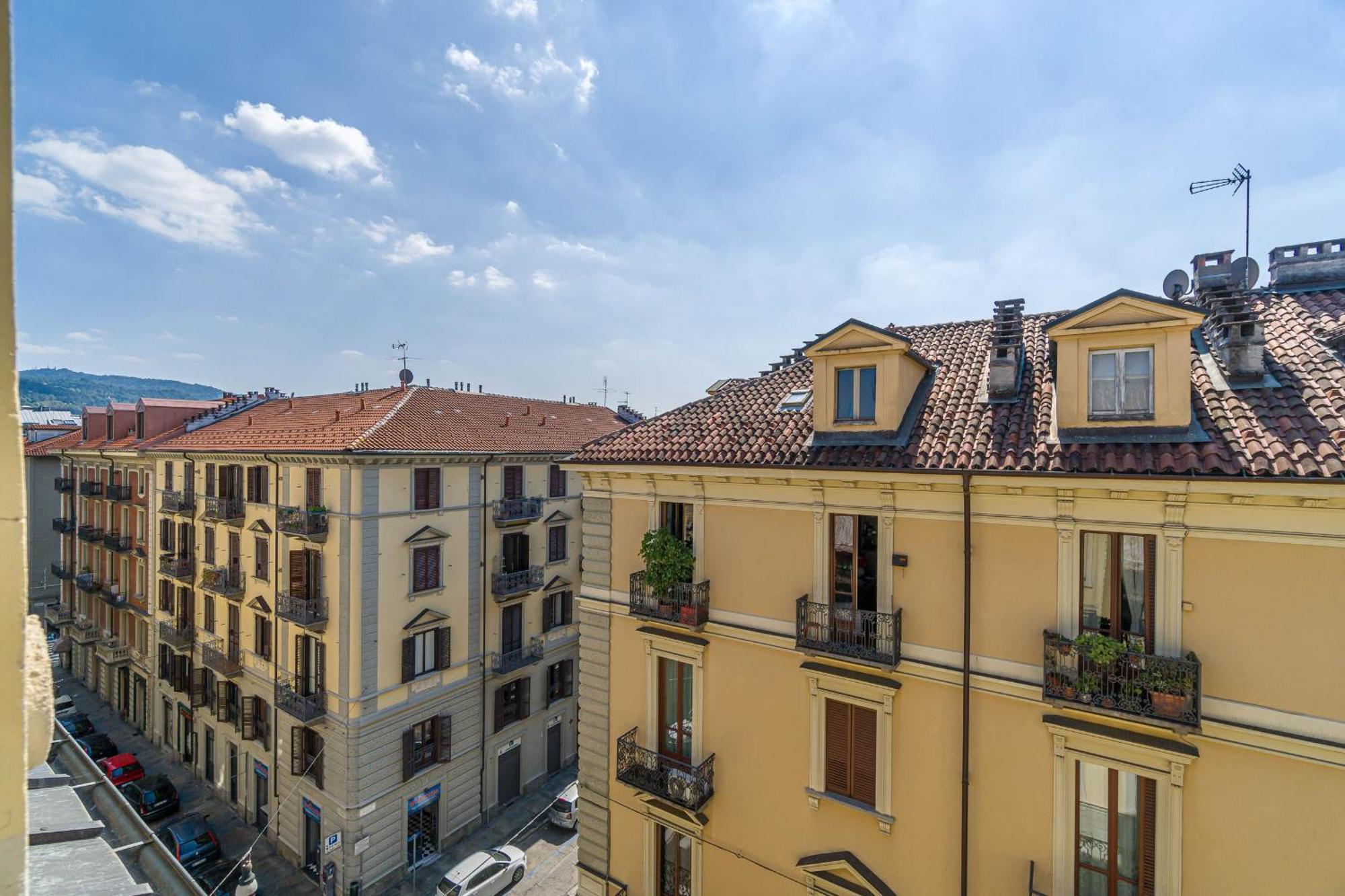 דירות טורינו Casa Valeggio Attic Apt Few Steps From Porta Nuova מראה חיצוני תמונה