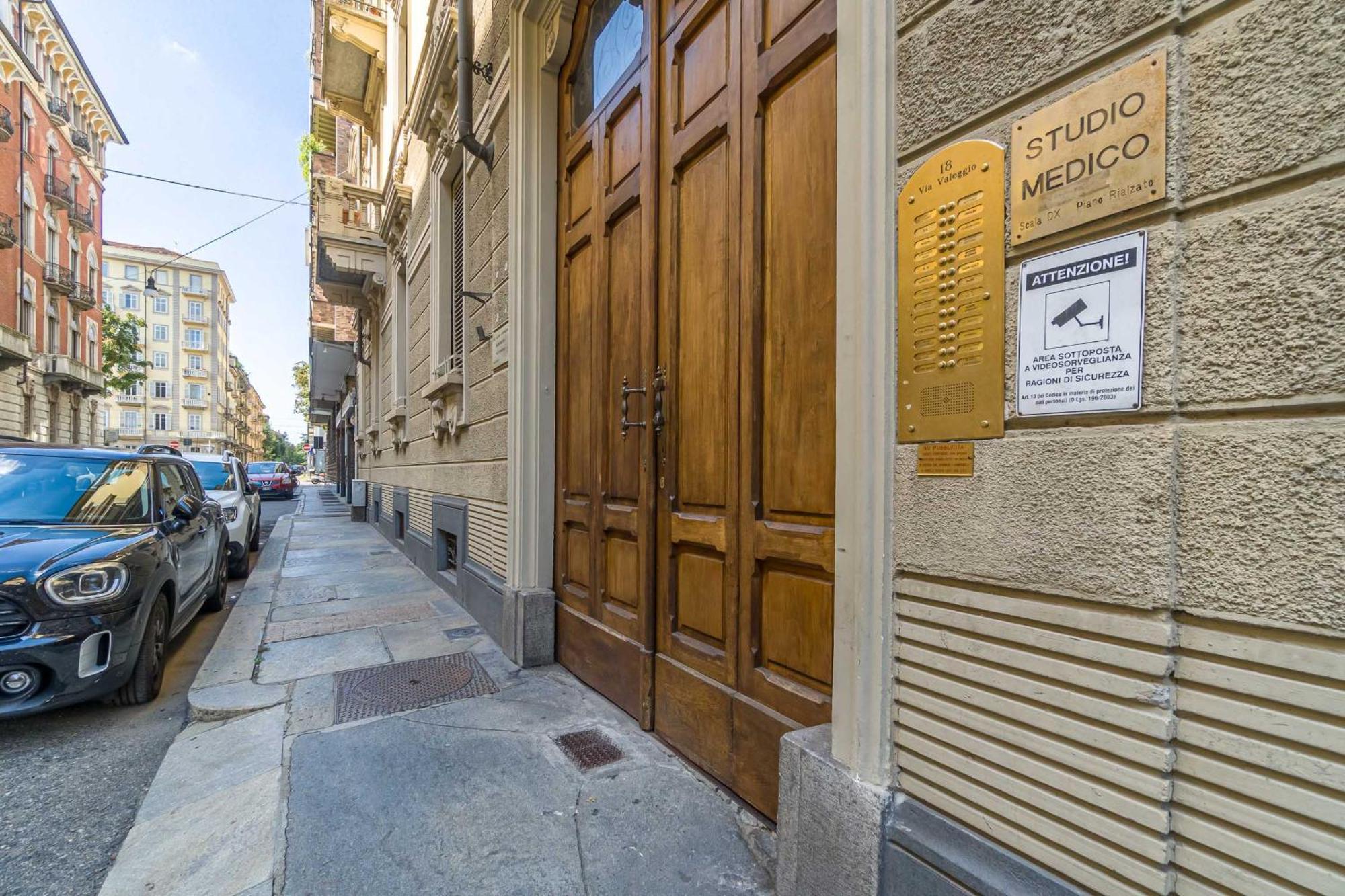 דירות טורינו Casa Valeggio Attic Apt Few Steps From Porta Nuova מראה חיצוני תמונה